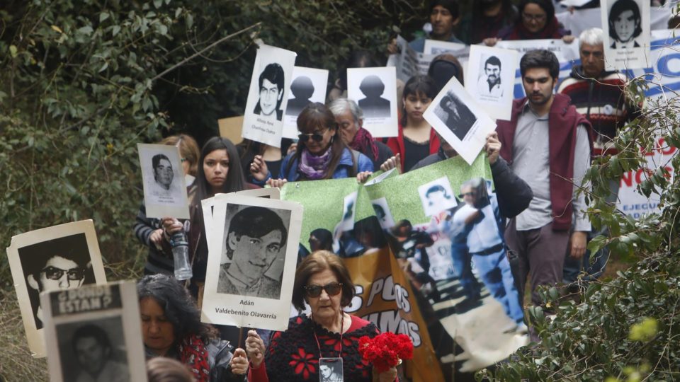 Familiares de vítimas da ditadura no Chile