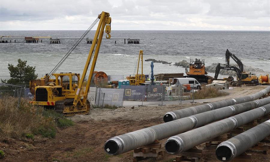 Fase final da construção de um terminal de GNL, nesta semana, na Estônia