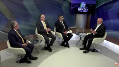 Após críticas recentes ao setor, Lula acena ao agronegócio e defende armas no campo
