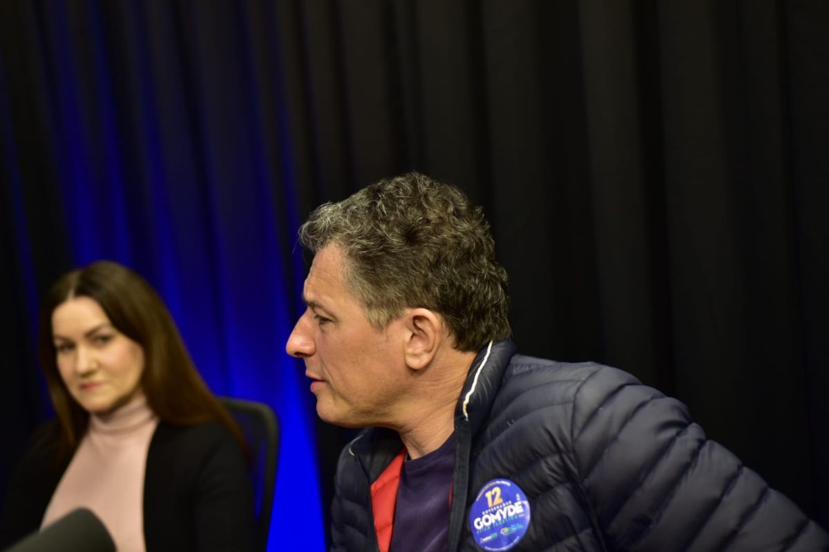 Ricardo Gomyde (PDT) durante sabatina da Gazeta do Povo. Participam os jornalistas Luciana Cristo, Roger Pereira e Elvira Fantin