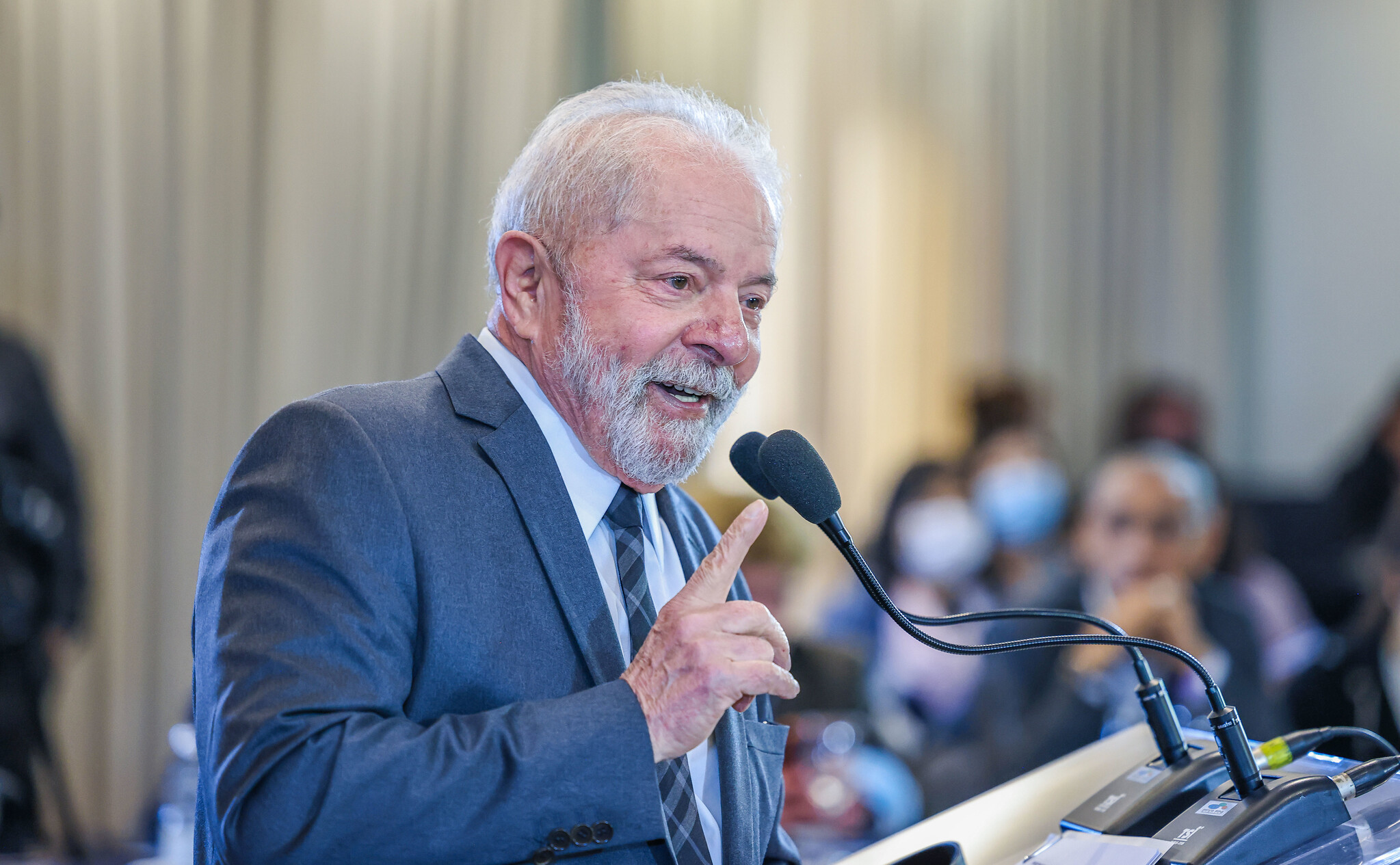 A campanha do ex-presidente Lula (PT) se reuniu nesta segunda-feira (3) para discutir o segundo turno.