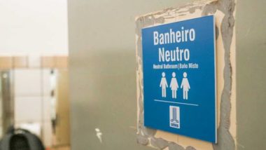 Apoiadores de banheiros unissex pedem adequação e uso comum de banheiros por pessoas de sexos diferentes.