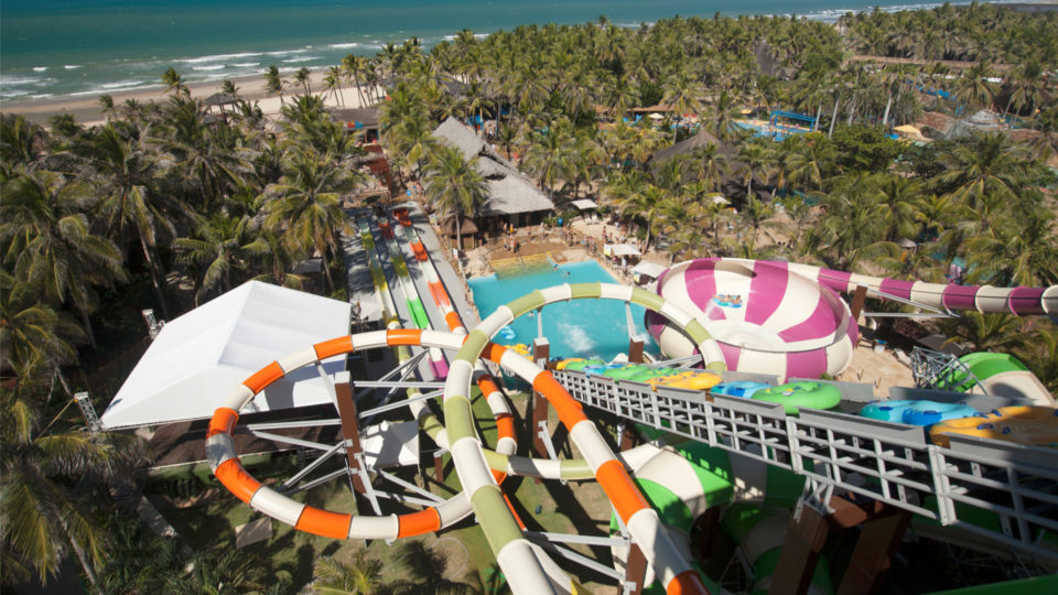 Maior parque aquático da América Latina, Beach Park pode receber 5 mil visitantes por dia.
