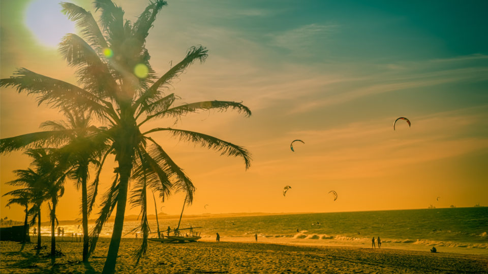 Em Cumbuco há muitas opções de lazer, como kite surf.