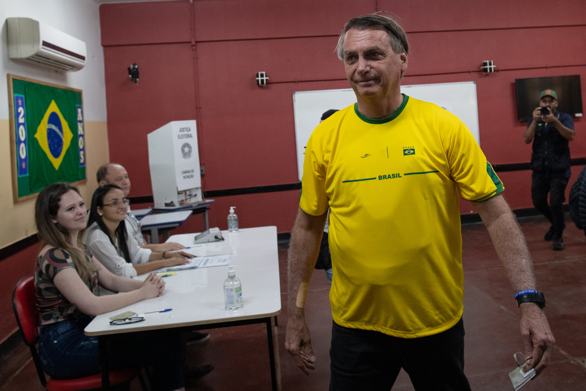 Candidato à reeleição, Jair Bolsonaro recebeu 43,2% dos votos neste domingo e está no segundo turno da eleição presidencial