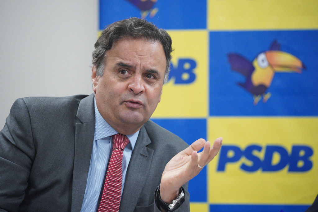Aécio Neves foi um dos poucos deputados do PSDB que conseguiu se reeleger, ainda assim com uma votação muito inferior ao que já fez em eleições passadas