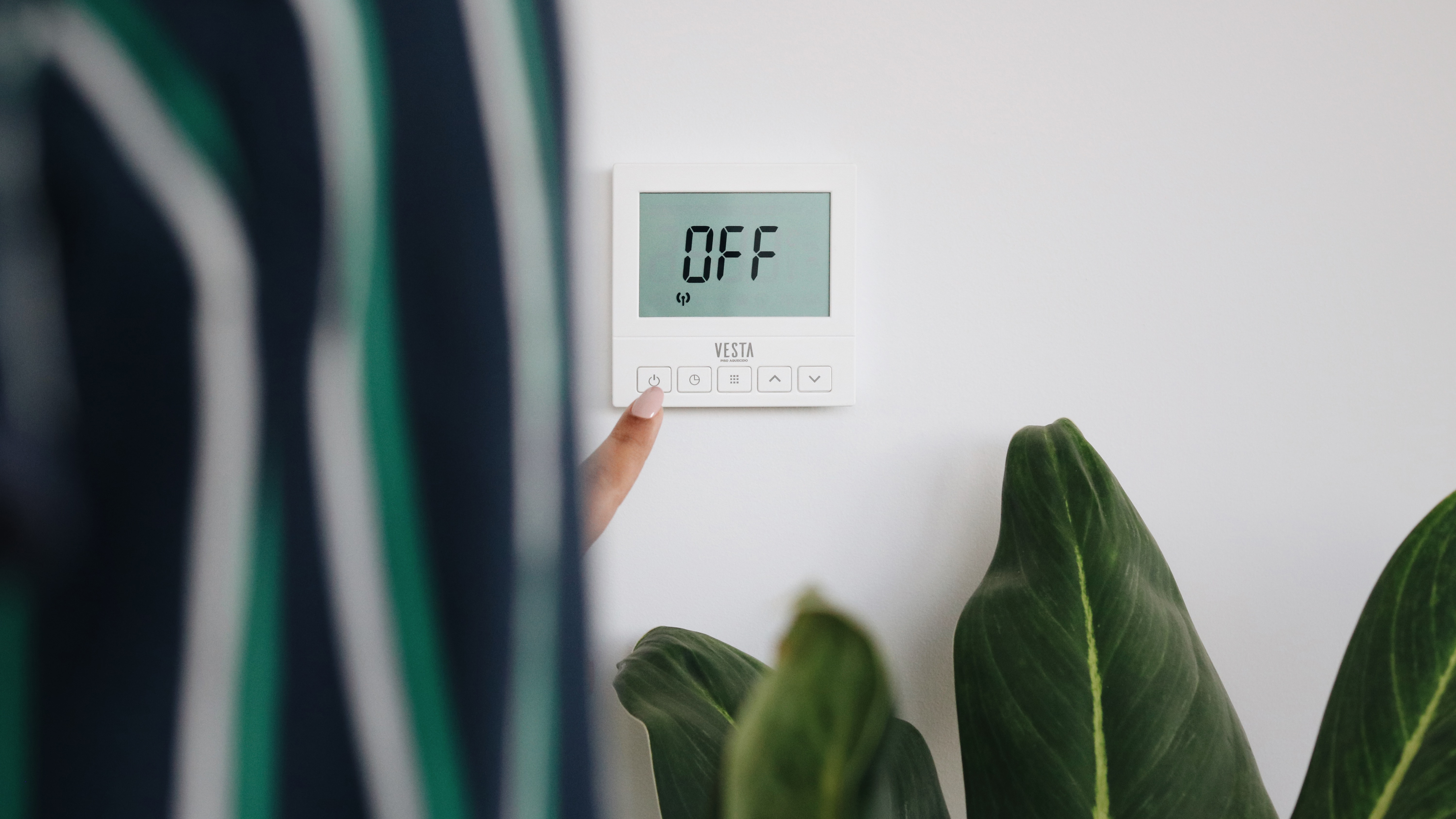 Sistema de aquecimento por parede é aliado na eliminação de mofo nos ambientes. O equipamento não aquece o ambiente, e sim controla a umidade.