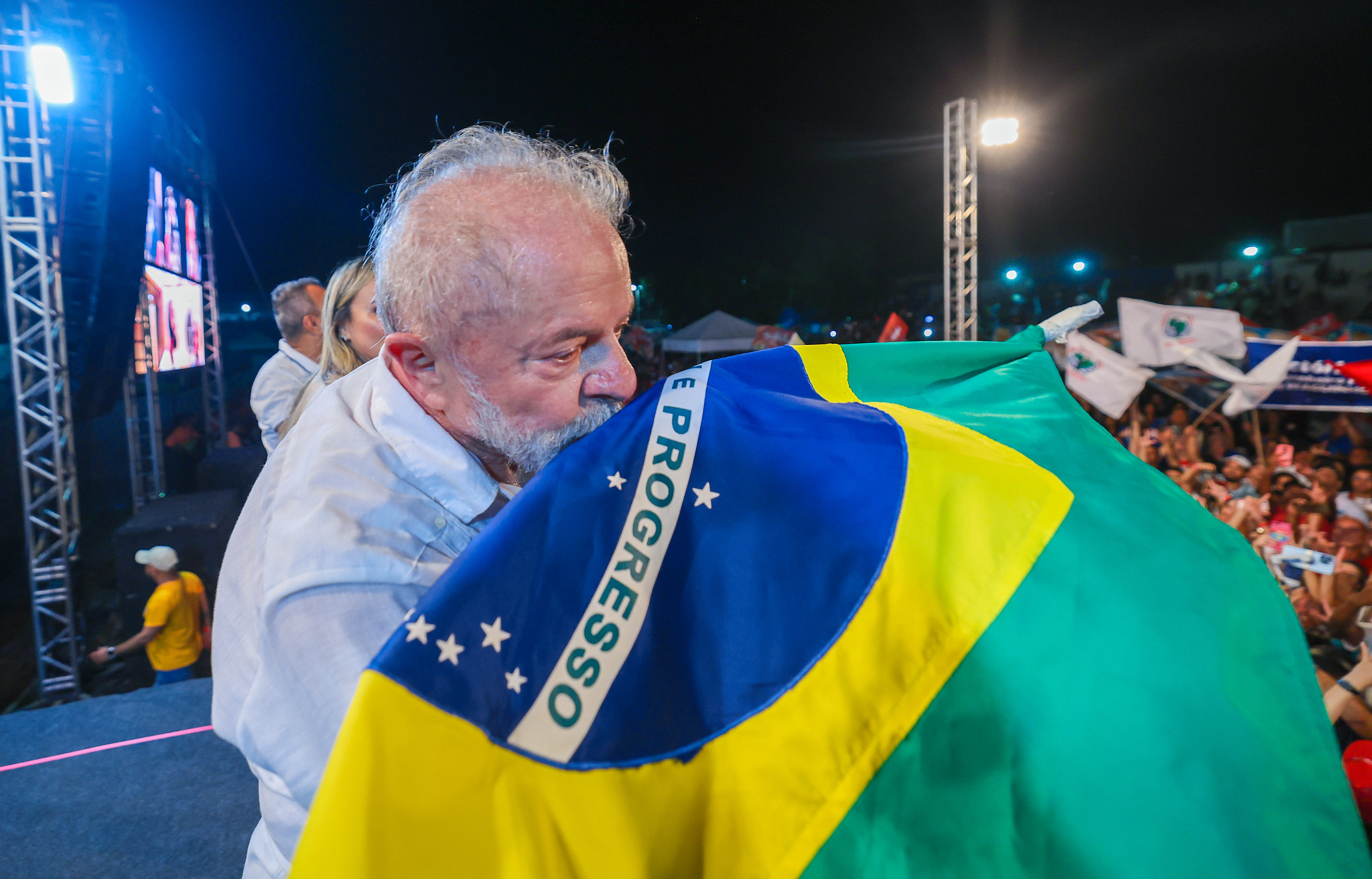 Lula abriu série de viagens ao Nordeste com atos na Bahia e Sergipe. Ele ainda irá a Alagoas e Pernambuco até sexta-feira (14).