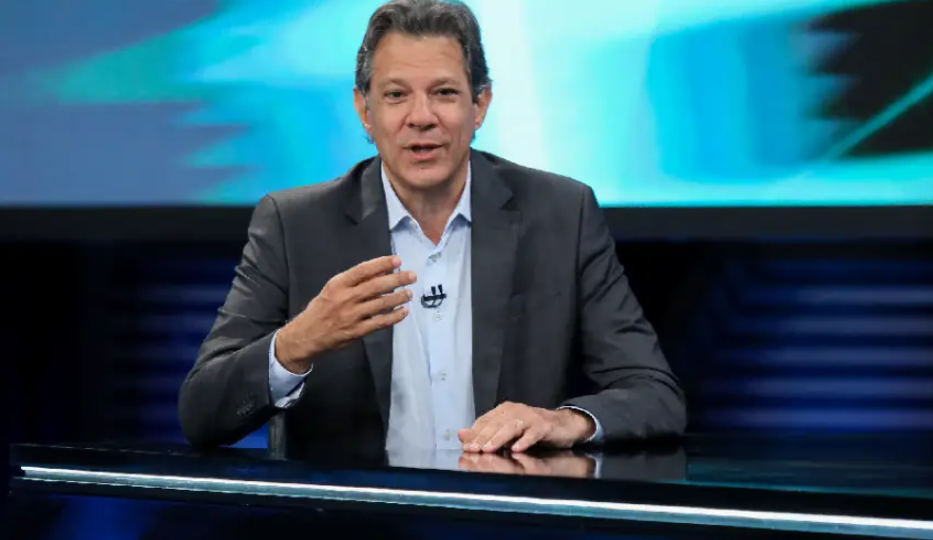 Sozinho em “debate”, Haddad evita repetir acenos excessivos a Lula e foca em ataques a Tarcísio