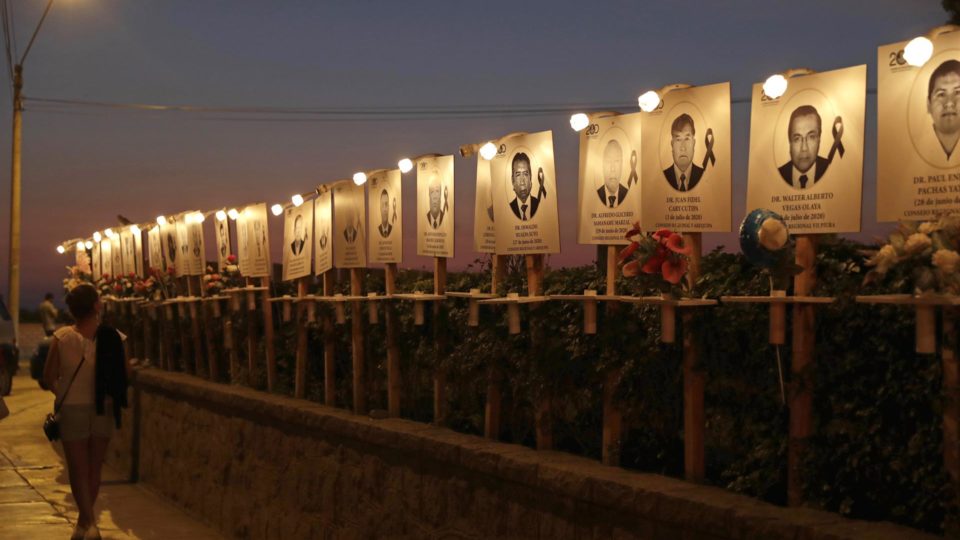 Memorial a médicos falecidos com Covid