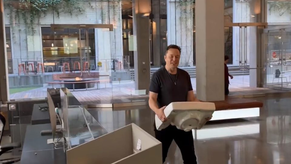 Mais vale o pássaro voando…