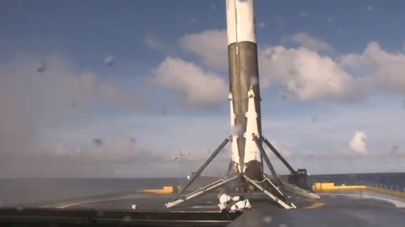Rússia ameaça atingir satélites comerciais do Ocidente O Falcon 9 (Falcão 9) é um foguete de dois estágios projetado e construído pela SpaceX no Estados Unidos.