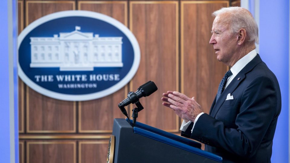 Biden e Lula conversam sobre migração e mudanças climáticas Presidente americano e Lula falaram por videoconferência nesta segunda-feira (31)