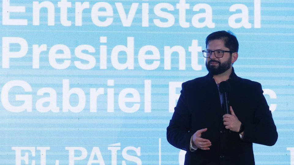 Boric chega ao pior nível de aprovação desde o início do seu governo Segundo pesquisa, 68% dos chilenos desaprovam e apenas 26% aprovam o trabalho de Gabriel Boric à frente do Executivo chileno