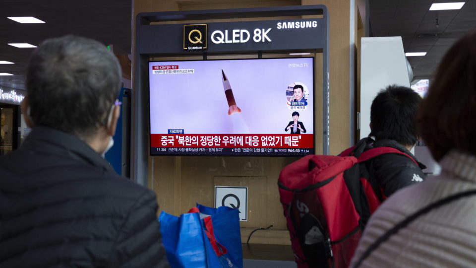 Coreia do Norte lançou dois mísseis balísticos de curto alcance no Mar do Japão nesta quarta (13)