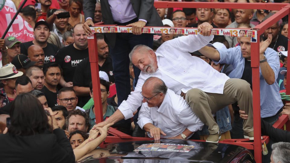 Lula e o vice, Geraldo Alckmin, em campanha em São Paulo