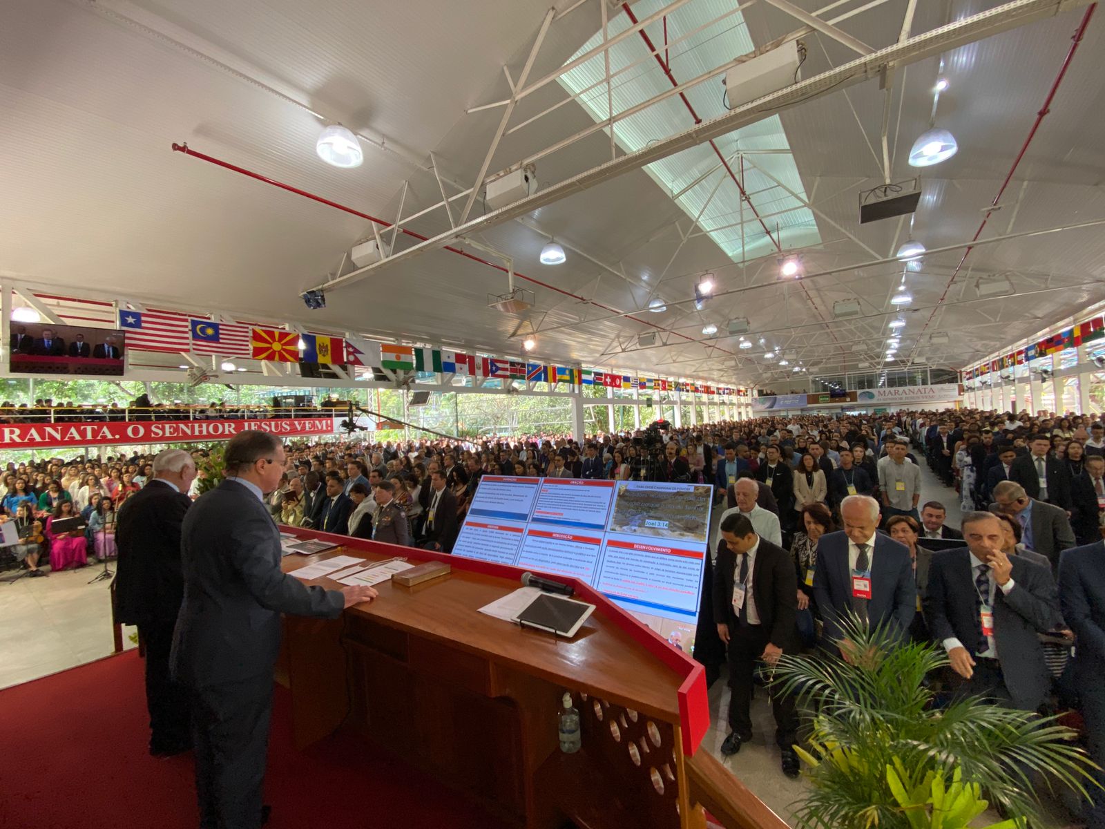 Cerca de 3 mil pessoas se reuniram no domingo para celebrar os 54 anos de existência da Igreja Maranata.