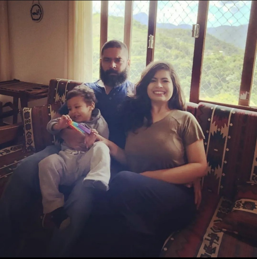 Ataques e ameaças: casal de influenciadores conservadores vira alvo do ativismo feminista