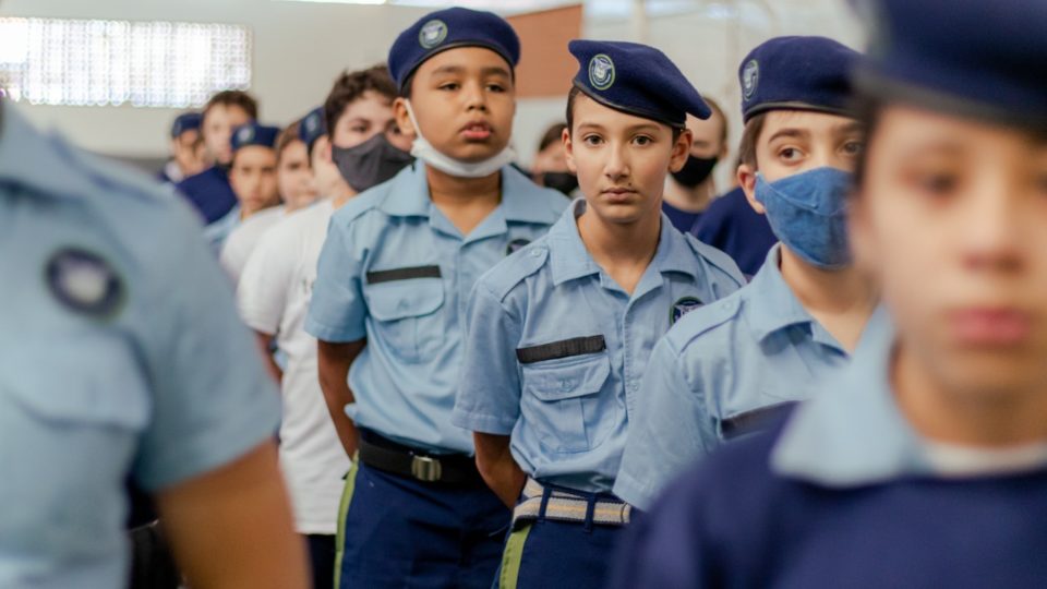 Escola cívico-militar no Paraná