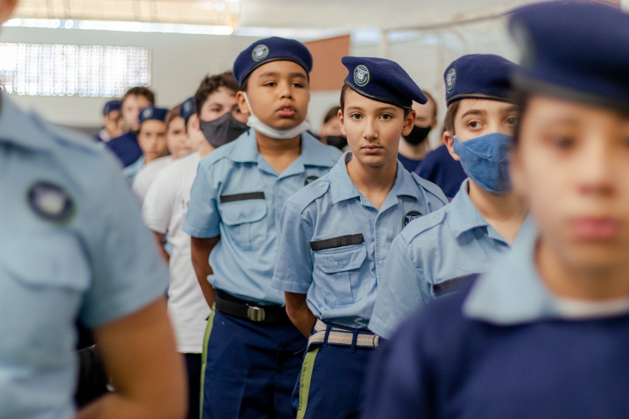 Escola cívico-militar no Paraná