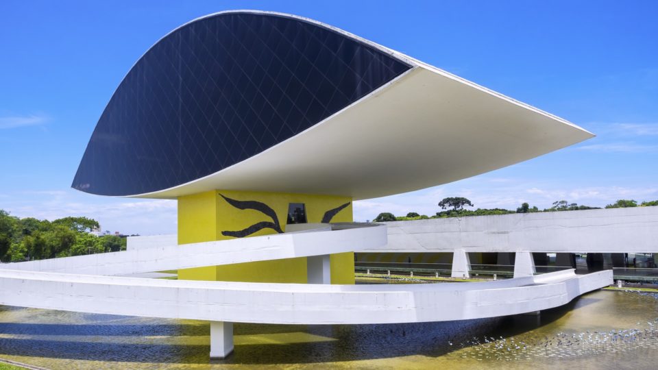 O MON é parada obrigatória quando falamos de cultura, arquitetura e entretenimento em Curitiba