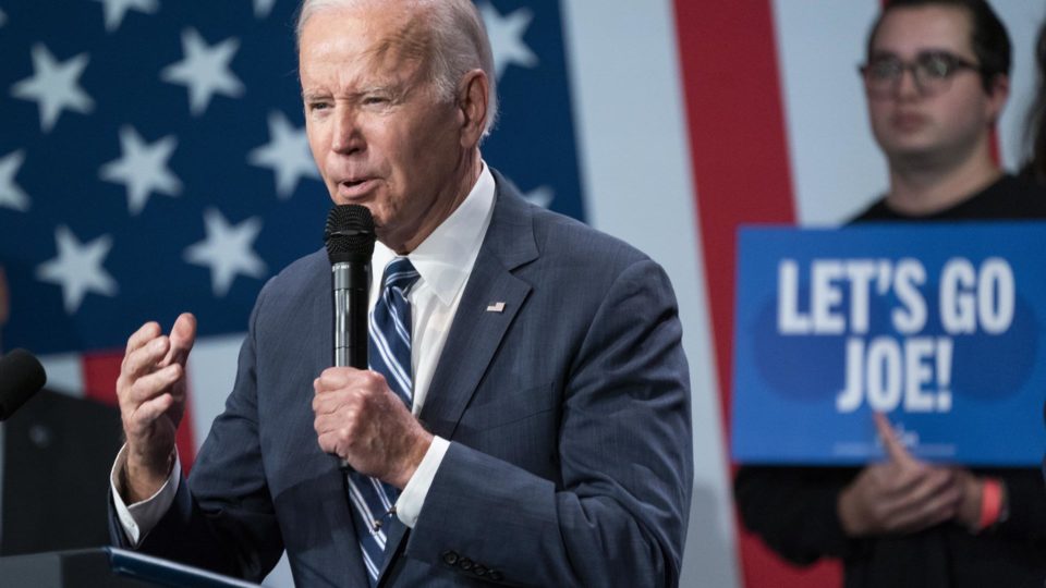O presidente dos EUA, Joe Biden, discursa durante um evento pós-eleitoral do partido Democrata no Howard Theatre em Washington, DC, EUA, 10 de novembro de 2022.