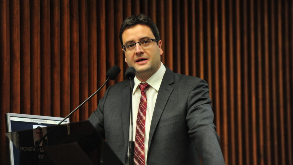 Deputado Homero Marchese discursa em plenário da ALEP