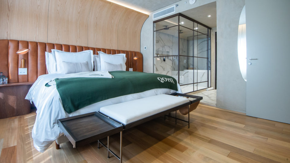 A construtora Piemonte usou retrofit para modernizar o Hotel QOYA, em Curitiba-PR.
