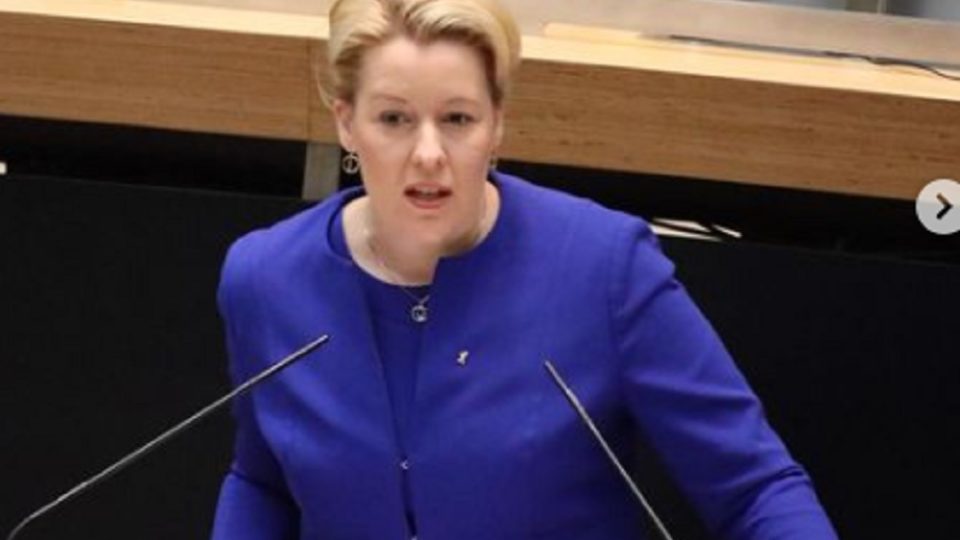 Justiça alemã anula eleições de Berlim de 2021 por “falhas sistemáticas” Prefeita de Berlim, Franziska Giffey.
