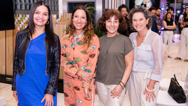 As arquitetas Cintia Almeida, Cristiane Maciel e Janaina Bazzo, junto com a estilista Isabela Capeto