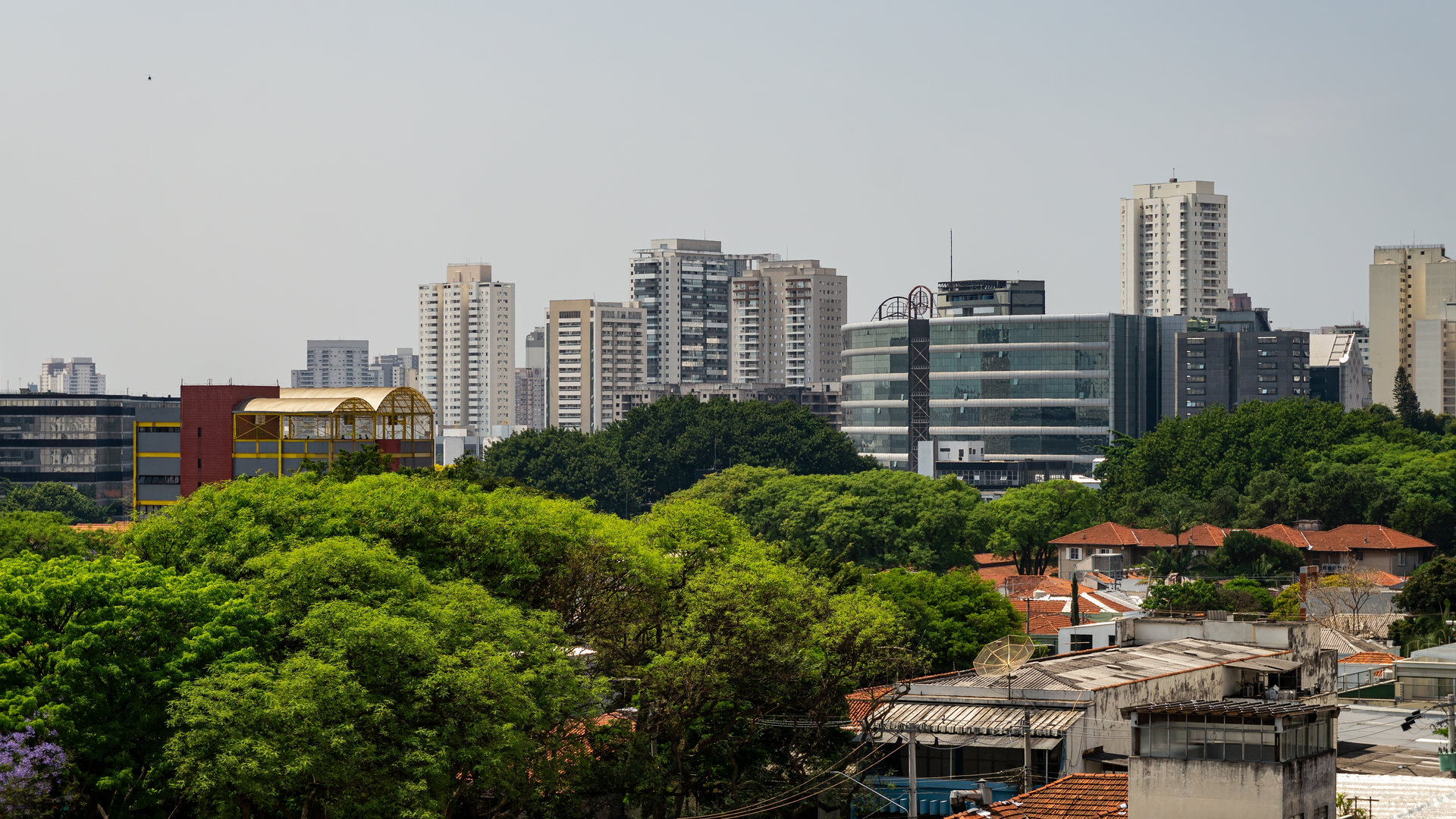 O sistema de transporte é todo integrado no Terminal da Barra Funda, o que facilita o deslocamento pela zona oeste de São Paulo