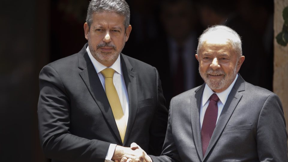 O presidente da Câmara, Arthur Lira (PP-AL), e o presidente eleito Lula