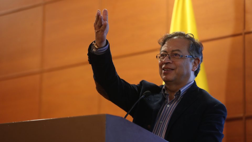 Petro apresenta reformas ao Congresso da Colômbia e FMI pede controle da inflação