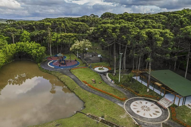 Parque Pinhal do Santana conta com 250 mil metros quadrados de mata nativa e oferece opções de lazer como playground, pista de caminhada e quadra poliesportiva.