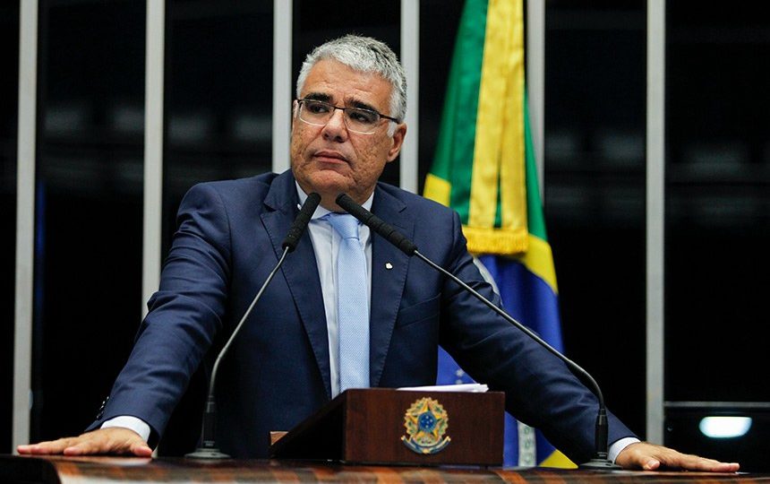 O senador Eduardo Girão (Podemos-CE) vai concorrer à presidência do Senado.