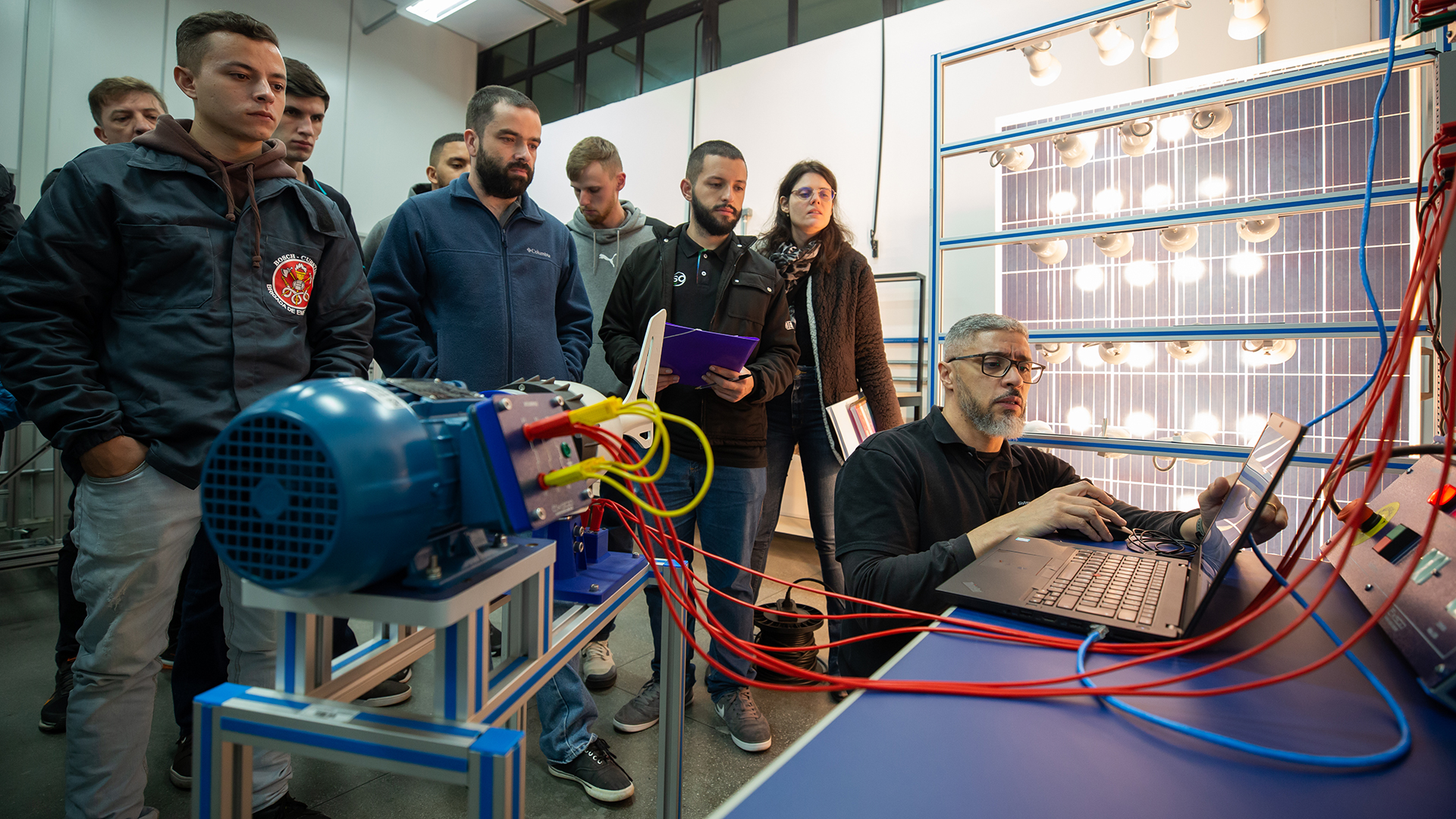 São 960 vagas para 15 cursos que aliam teoria e prática em Curitiba, São José dos Pinhais e Londrina