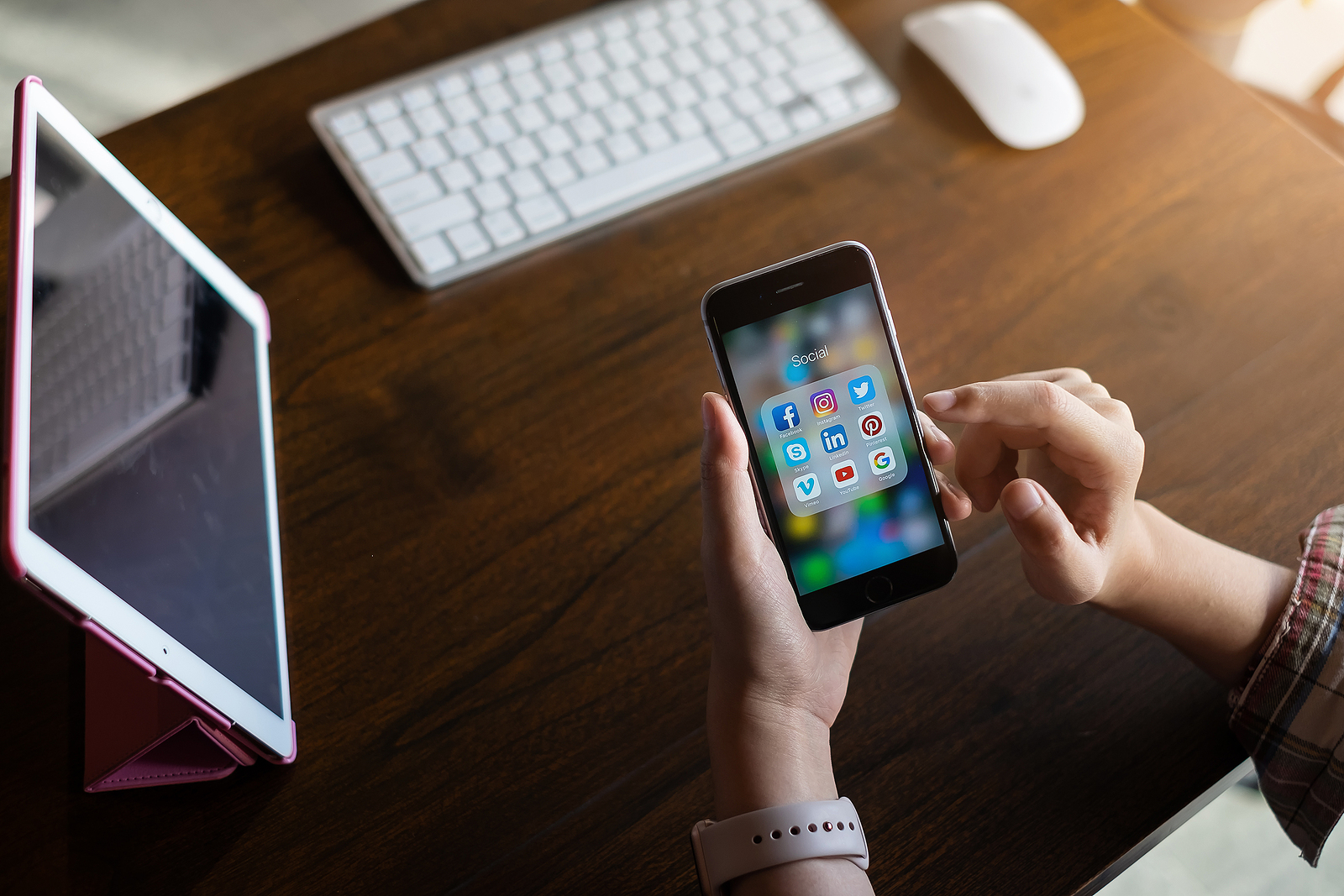 As lojas de aplicativos da Apple e do Google são a fonte primária de acesso a serviços de milhares de empresas ao redor do mundo