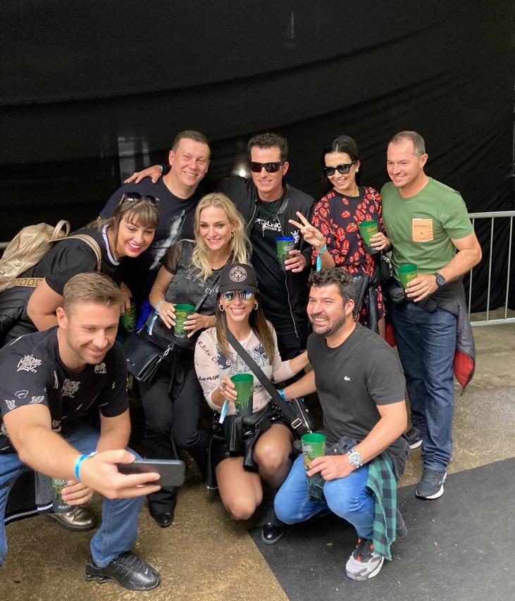 O cosplay de Dinho Ouro Preto fez muita gente acreditar que se tratava do Dinho real. Foto: Filipe Albuquerque O cosplay de Dinho Ouro Preto fez muita gente acreditar que se tratava do Dinho real. Foto: Filipe Albuquerque