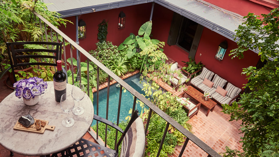 Terraço e piscina do Be Jardin Escondido by Coppola.