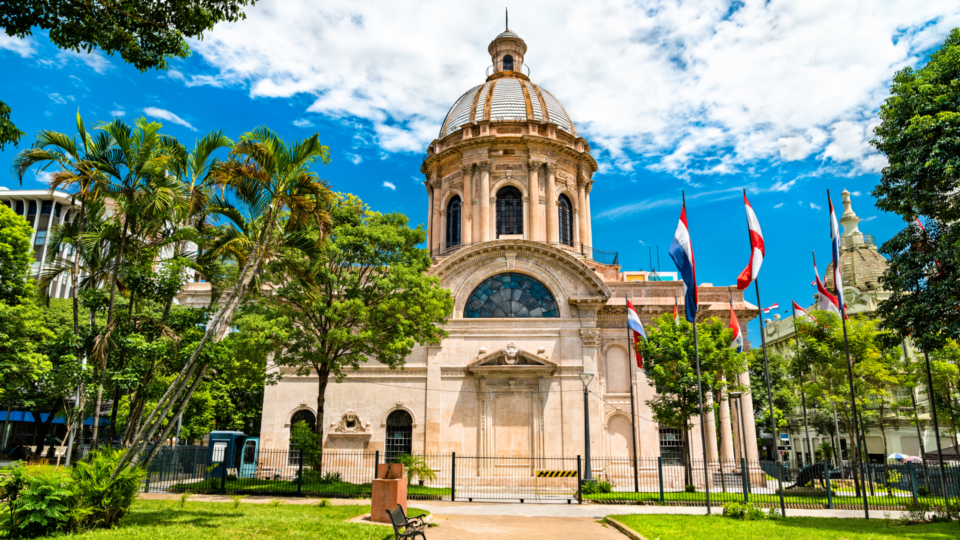 No Panteão Nacional estão os restos de grandes heróis da história paraguaia.