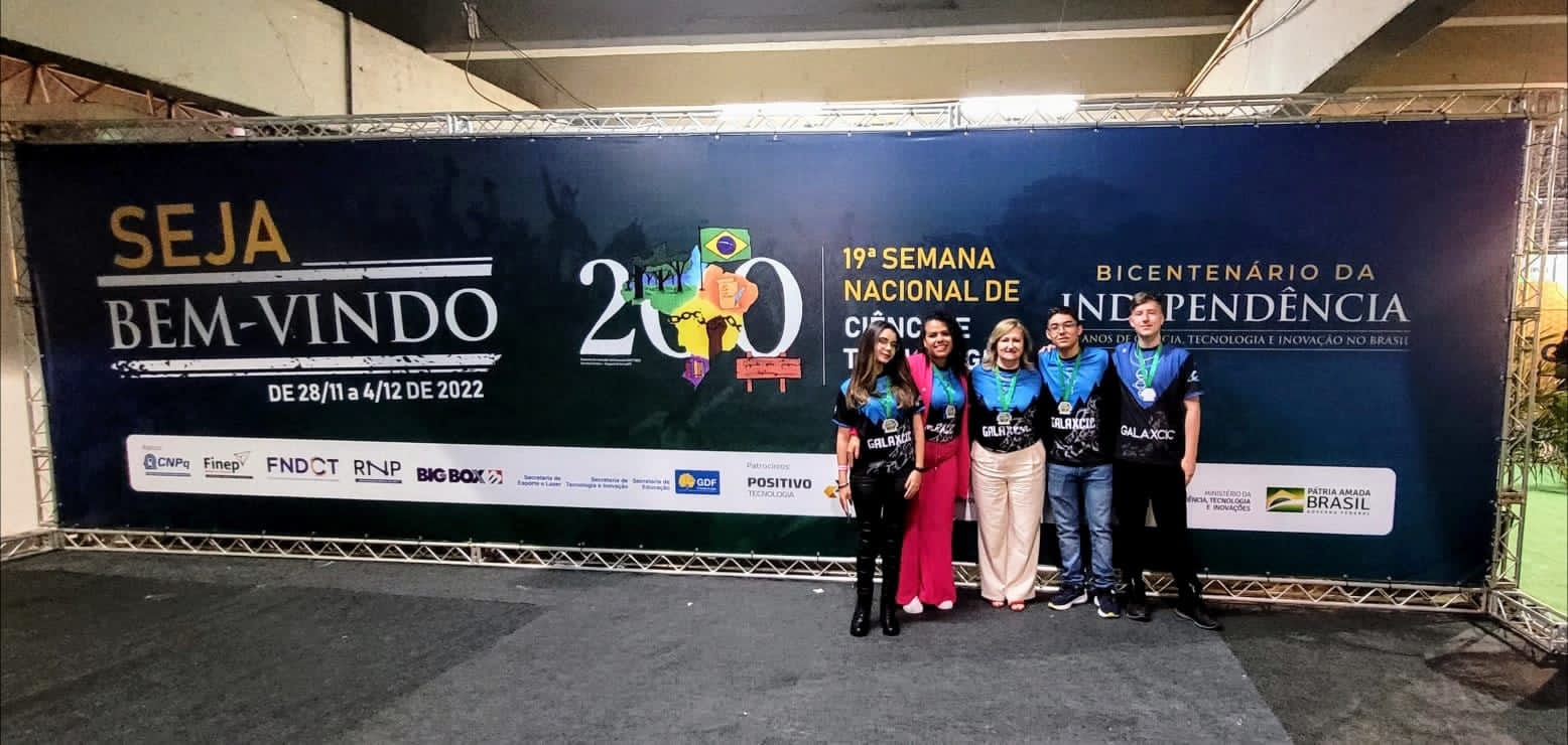 Alunos do Colégio Sesi da Indústria da CIC receberam medalhas de honra ao mérito do MCTI