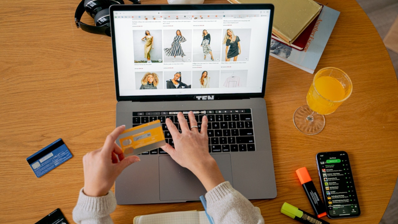 Estudo do EBANX traz análises de consumo online, inovação em pagamentos e tendências do mercado digital