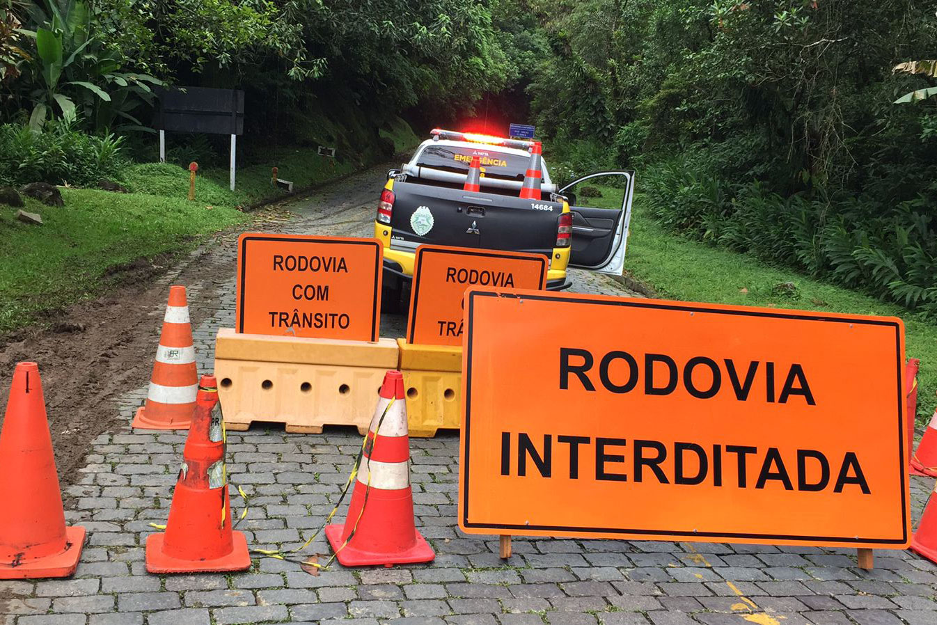 Estrada da Graciosa está interrompida desde o fim de outubro.