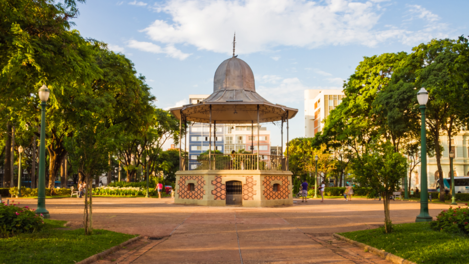 A Praça da Liberdade se tornou um complexo cultural com museus e jardins para visitação