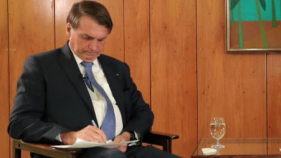 Bolsonaro escreve