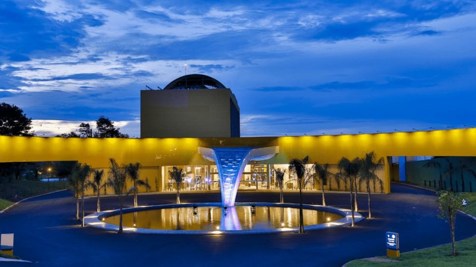 Interludim Iguassu Convention mira hóspedes em viagens de lazer e negócios.