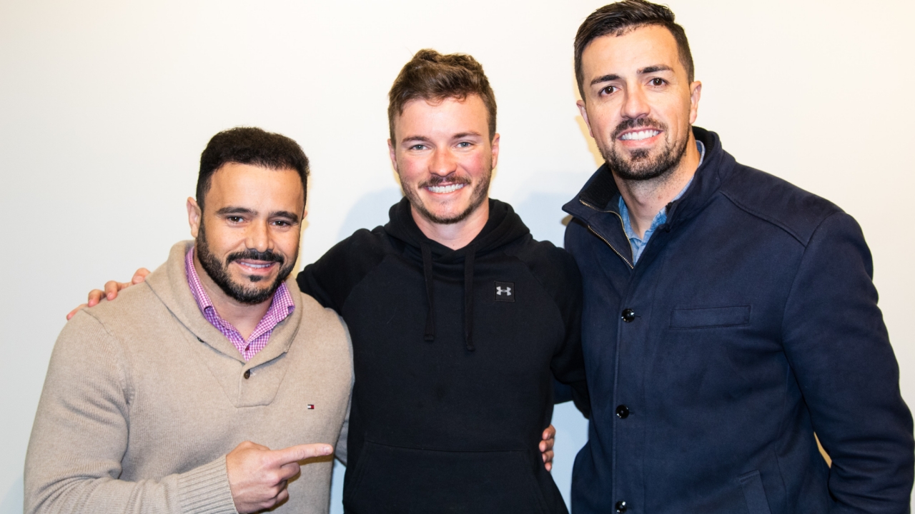 Os fundadores do podcast Papo Raiz e também empresários, Junior Conceição, Yuri Melo e Guilherme Barbosa.