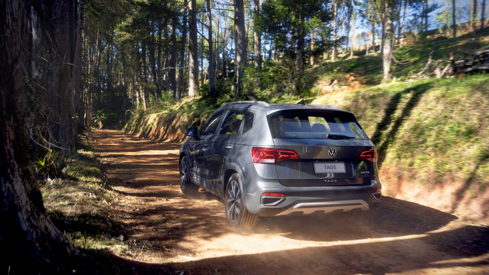 O Volkswagen Taos é potente e econômico tanto na estrada quanto na cidade