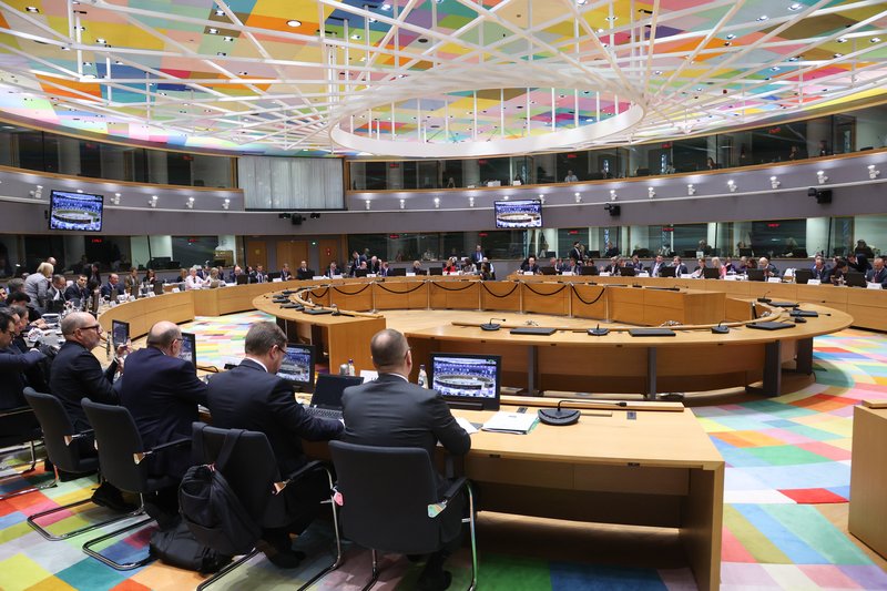 Conselho da UE aprova ajuda militar de 500 milhões de euros para Ucrânia