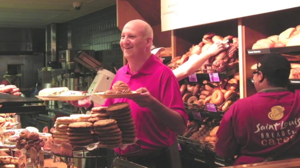 “As pessoas não entenderam quando diziam: ‘não tenho dinheiro’, e nós respondíamos: ‘você não precisa ter’”, explicava Ron Shaich, fundador da Panera Cares